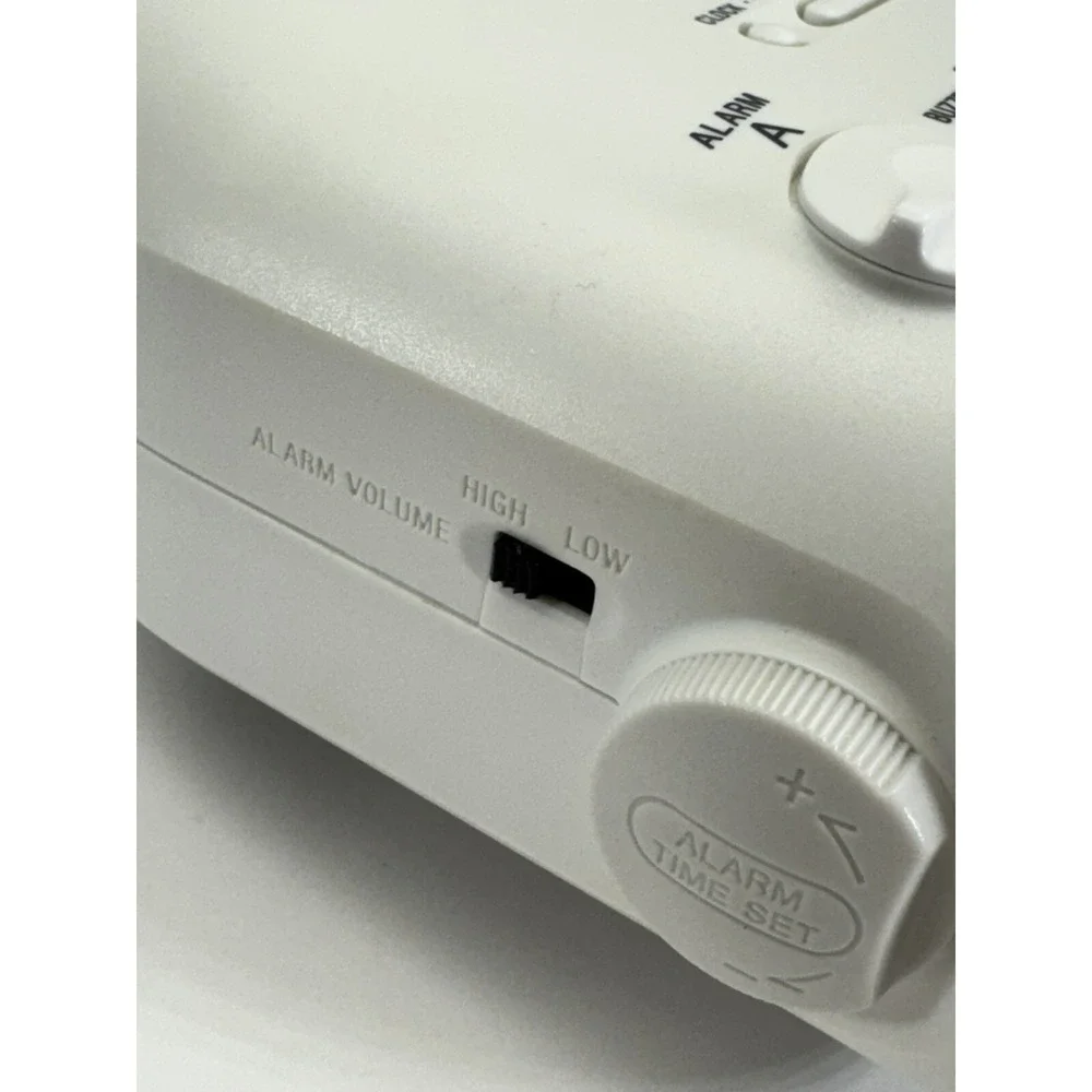 Sony Dream Machine Dual Alarm Clock Radio Model ICF-C318 AM/FM  - White TESTED